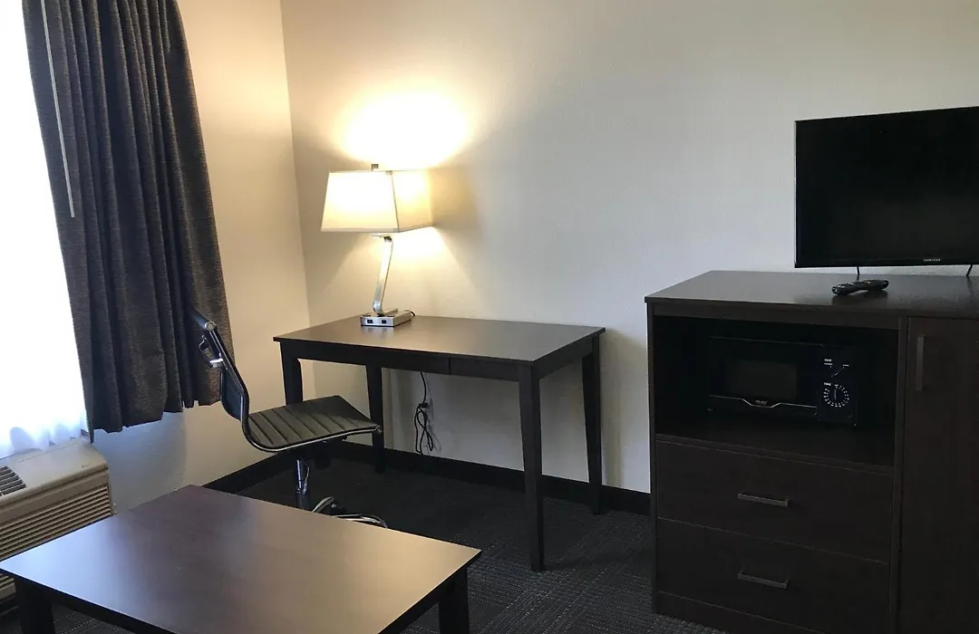 Days Inn & Suites By Wyndham Gresham-1