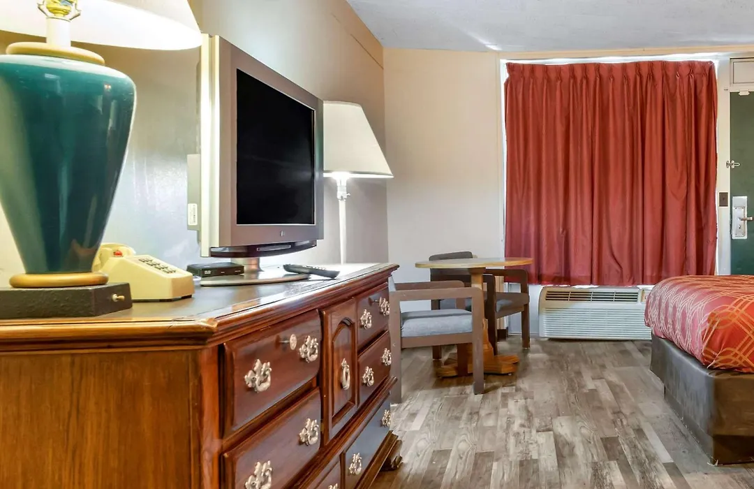 Econo Lodge Cortland Downtown-1