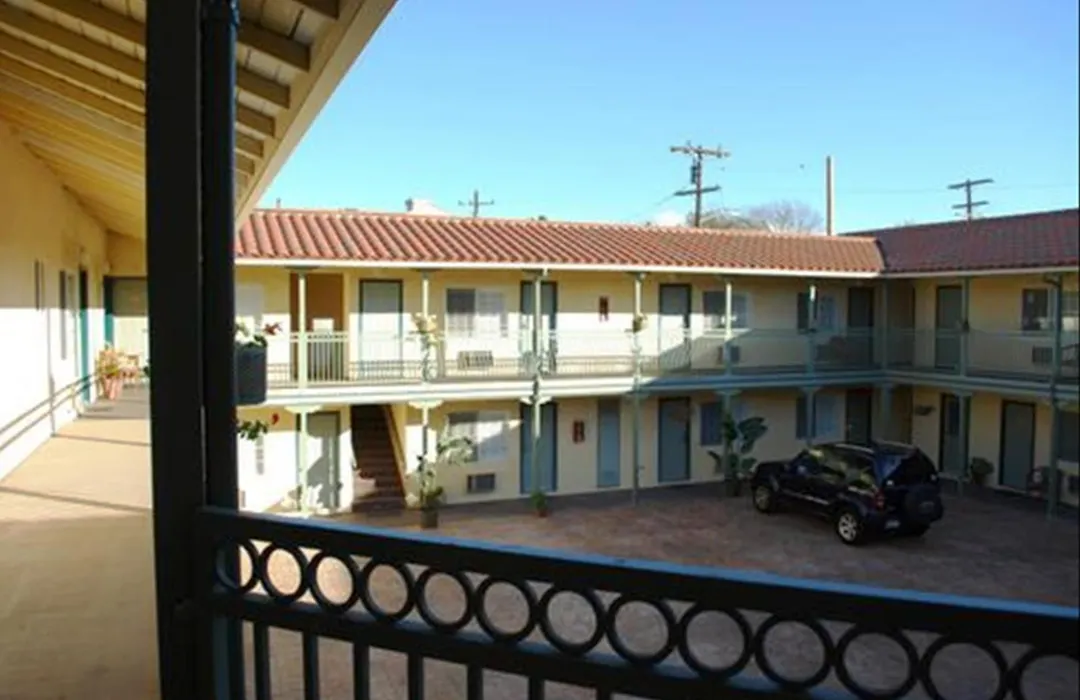 Bella Capri Inn And Suites-1