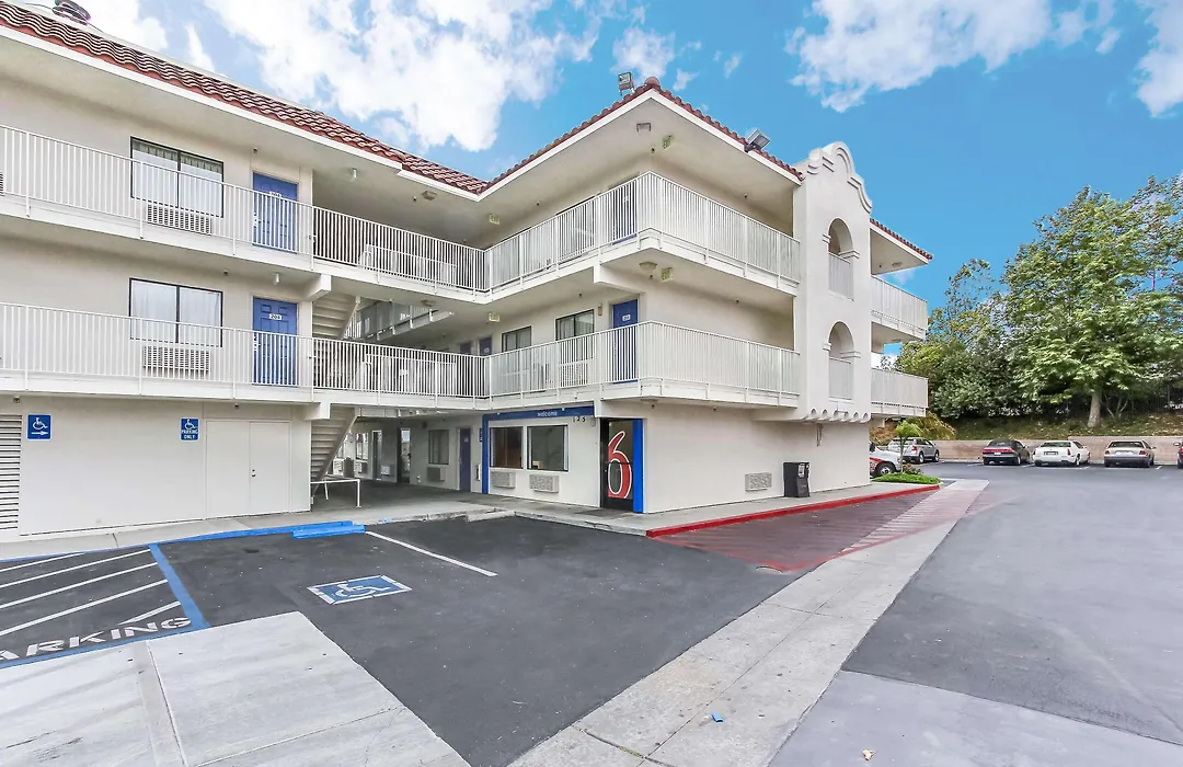 Hotel B5 -Watsonville-1