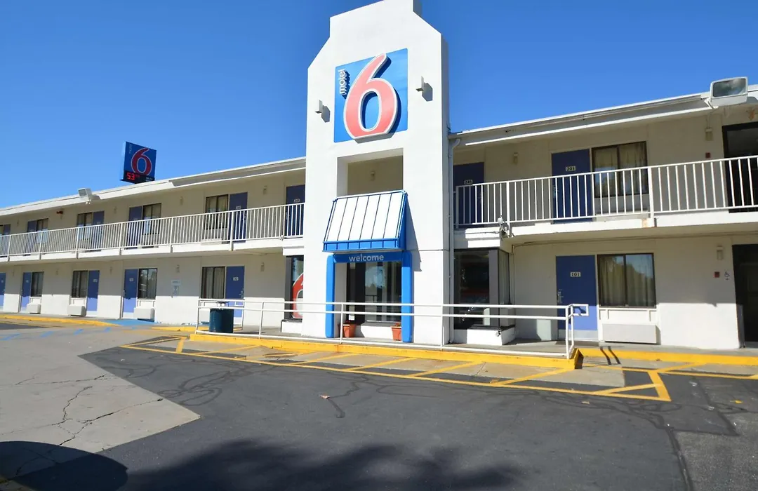 Motel 6-Chicopee, Ma - Springfield-1