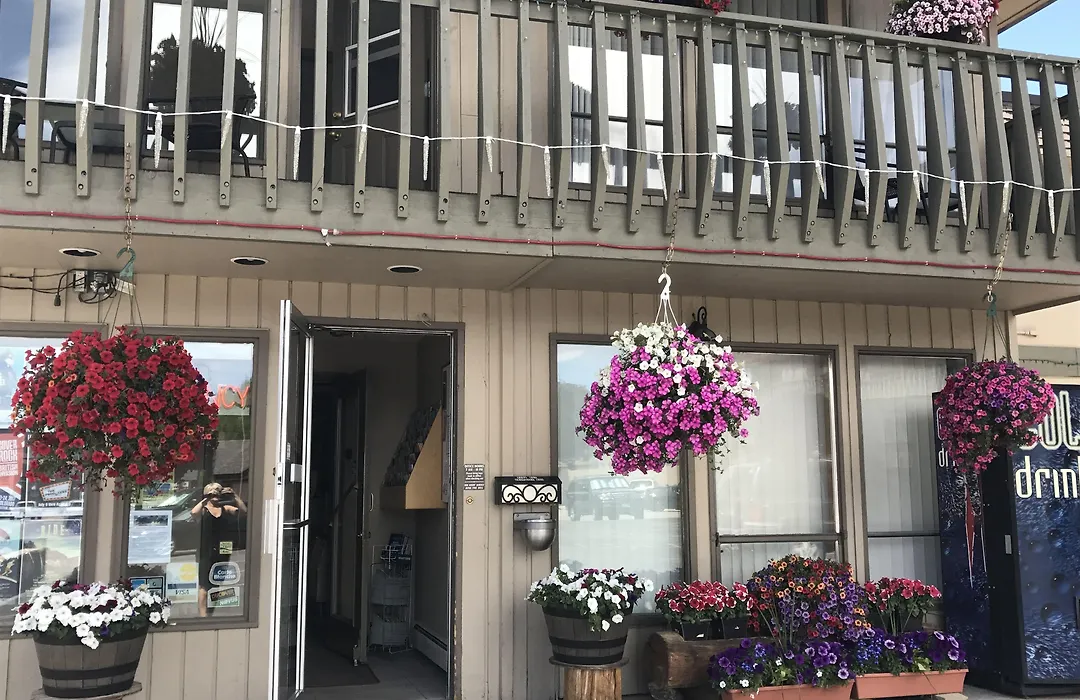 Snowshoe Motel-1