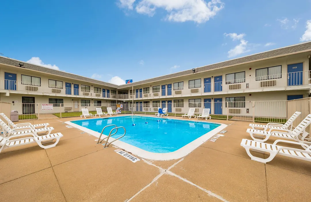 Motel 6-Greenville, Tx-1
