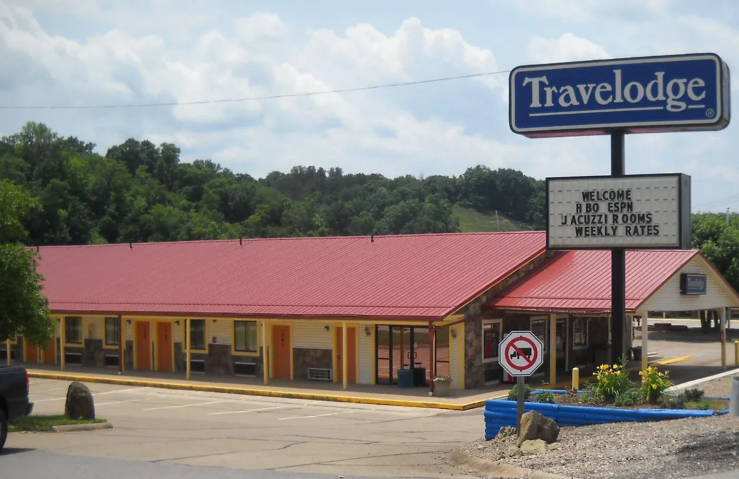 Travelodge By Wyndham Parkersburg-1
