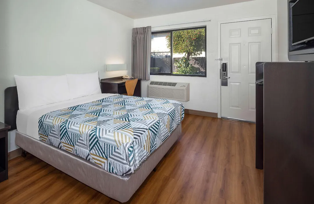 Motel 6-Santa Barbara, Ca - State Street-1