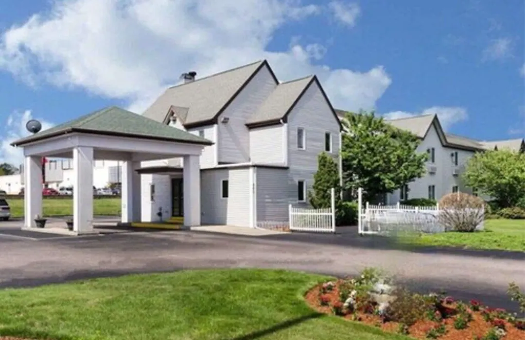 Residences At Solomon Pond-1