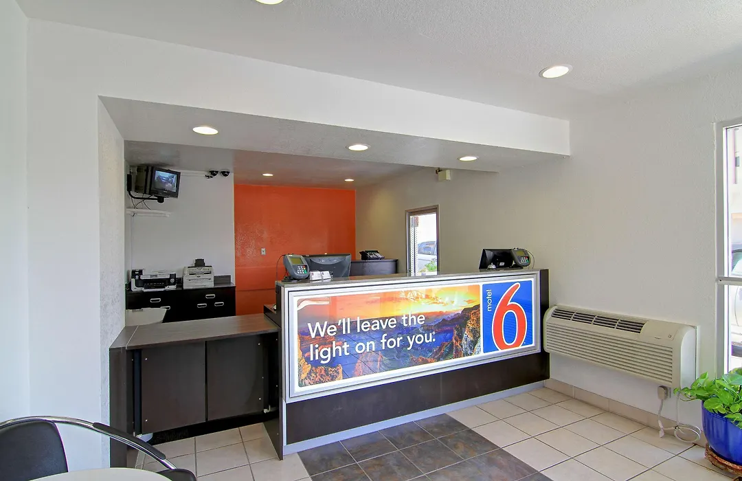 Motel 6 Old Town Scottsdale Fashion Square-1