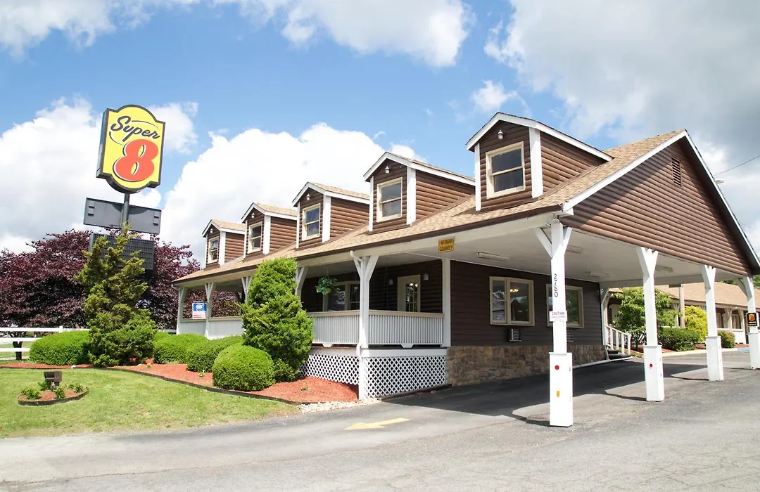 Super 8 By Wyndham Christiansburg-1