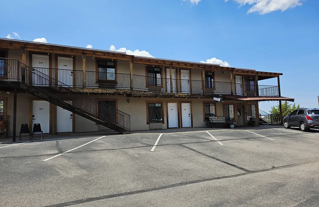 Tombstone Motel-1