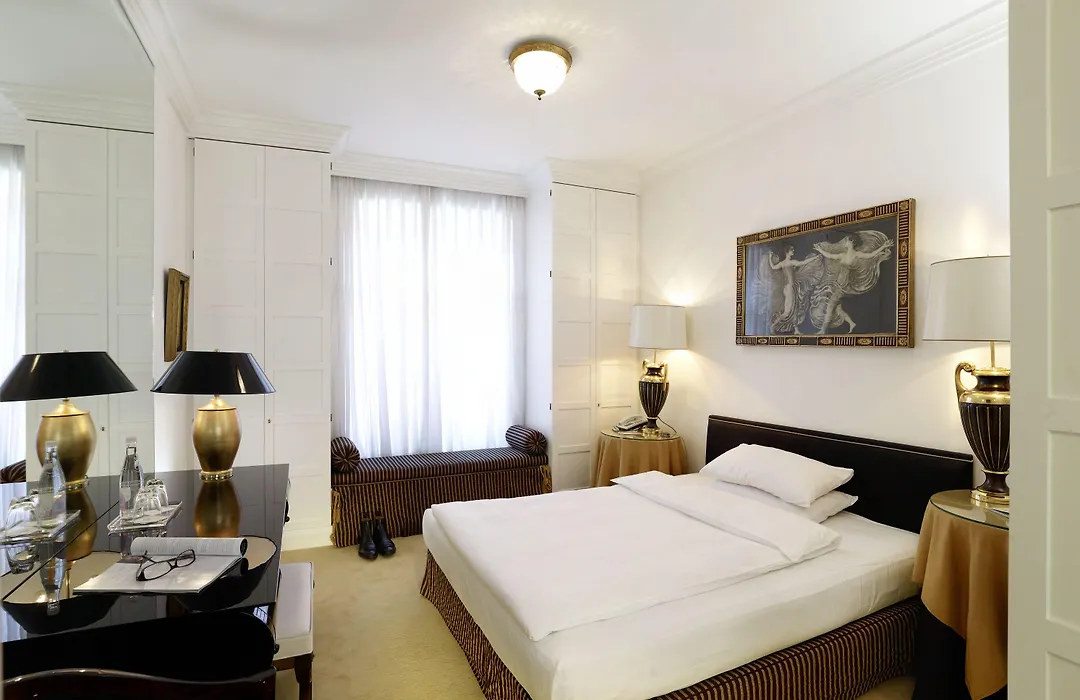 Hotel Opera-1