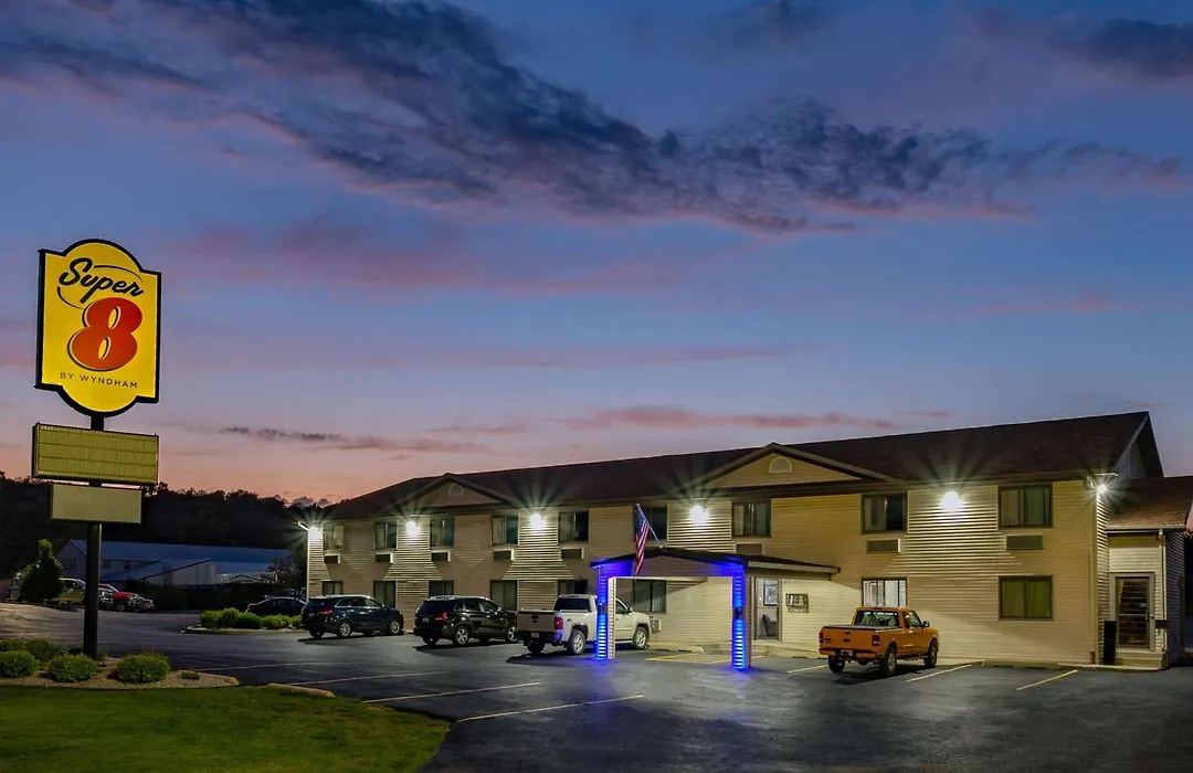 Super 8 By Wyndham Decorah-1