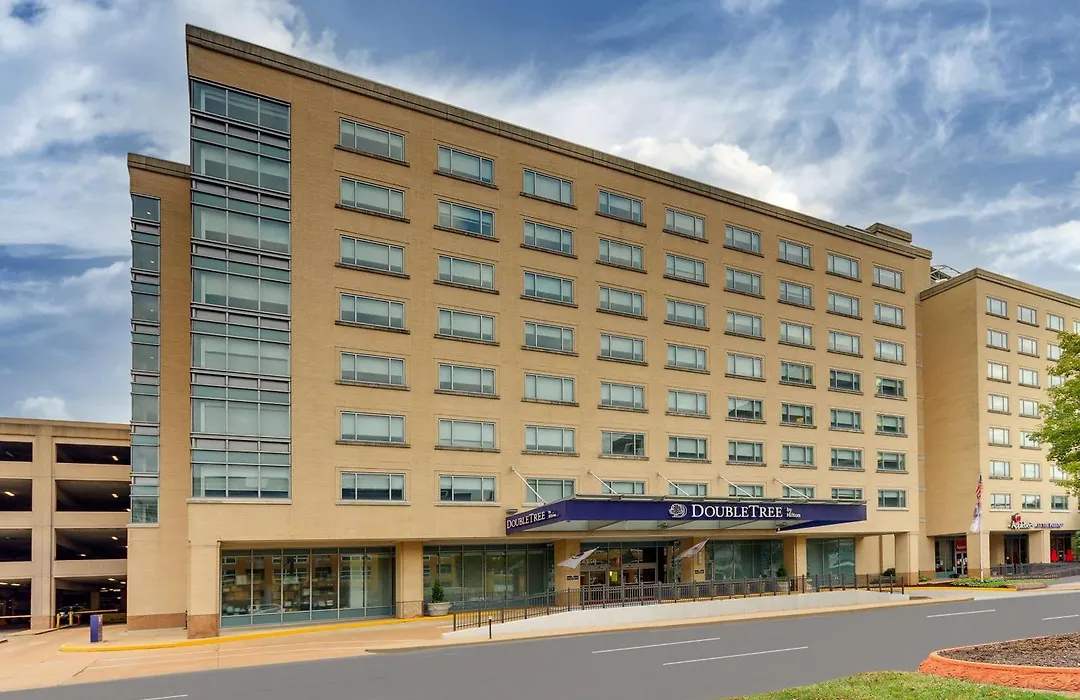 Doubletree By Hilton St. Louis Forest Park-1