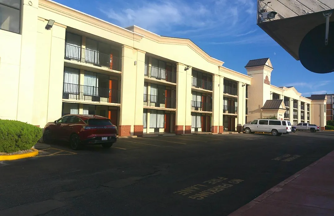 Red Roof Inn Hampton Coliseum-1