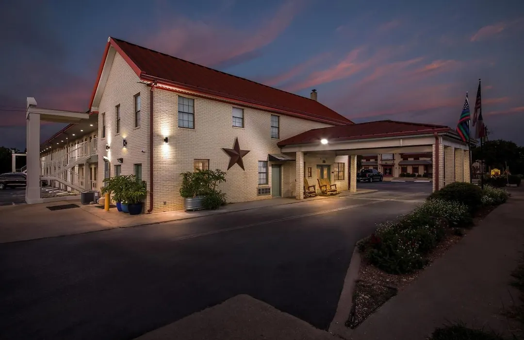 Super 8 By Wyndham Fredericksburg-1