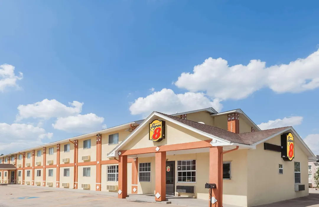Super 8 By Wyndham Chickasha-1