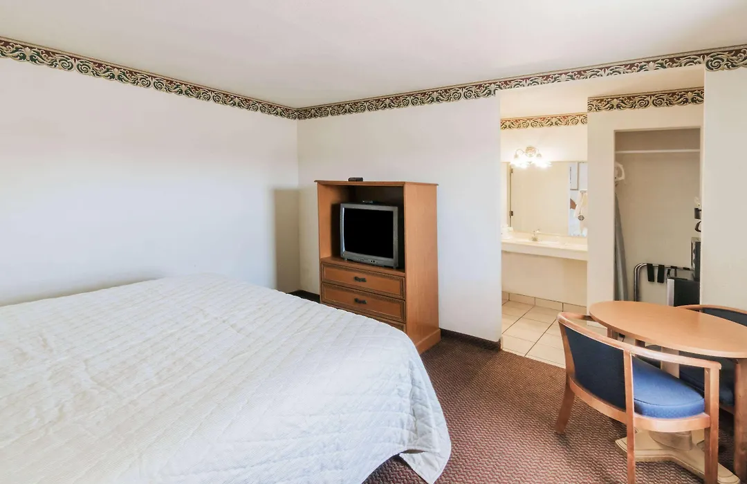 Travelodge By Wyndham Temple-1