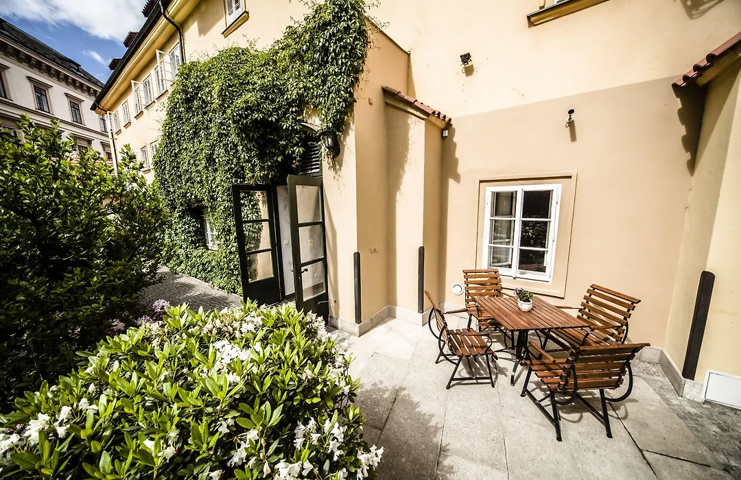 Archibald At The Charles Bridge-1