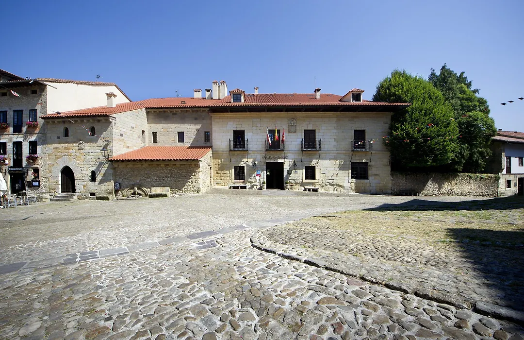 Parador de Santillana Gil Blas-1