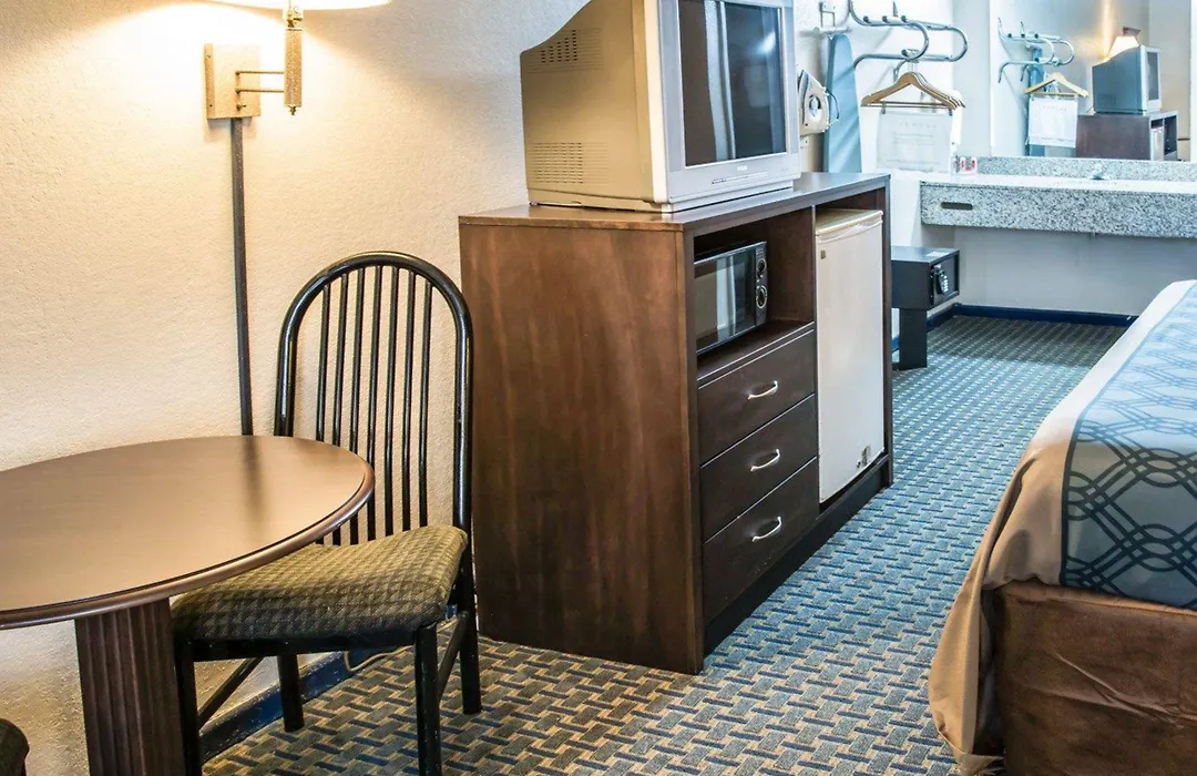 Rodeway Inn & Suites Wilmington North-1