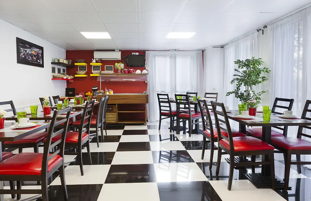 Enzo Hotels Chalons en Champagne-1