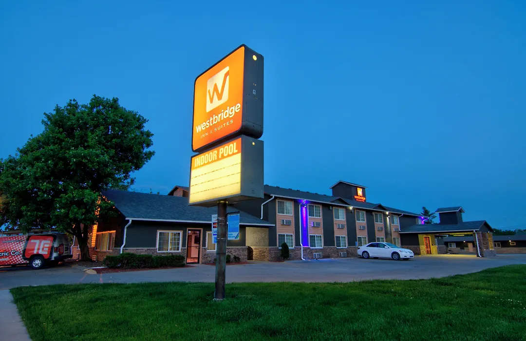 Westbridge Inn And Suites-1