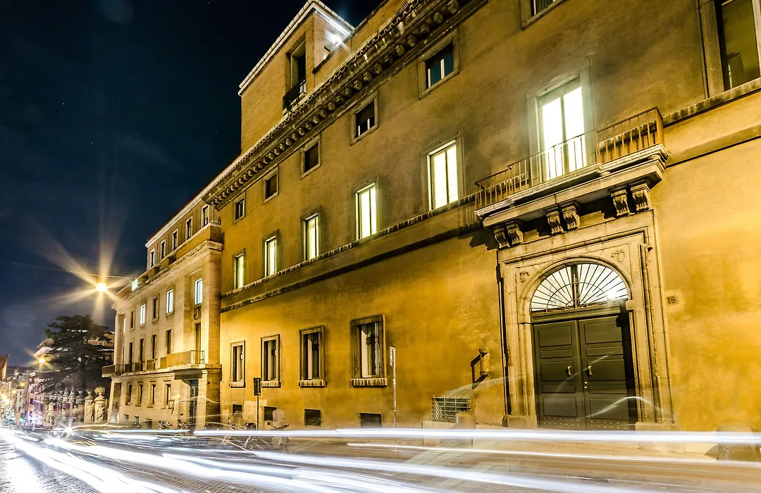 Luxury Rooms H 2000 Roma-1