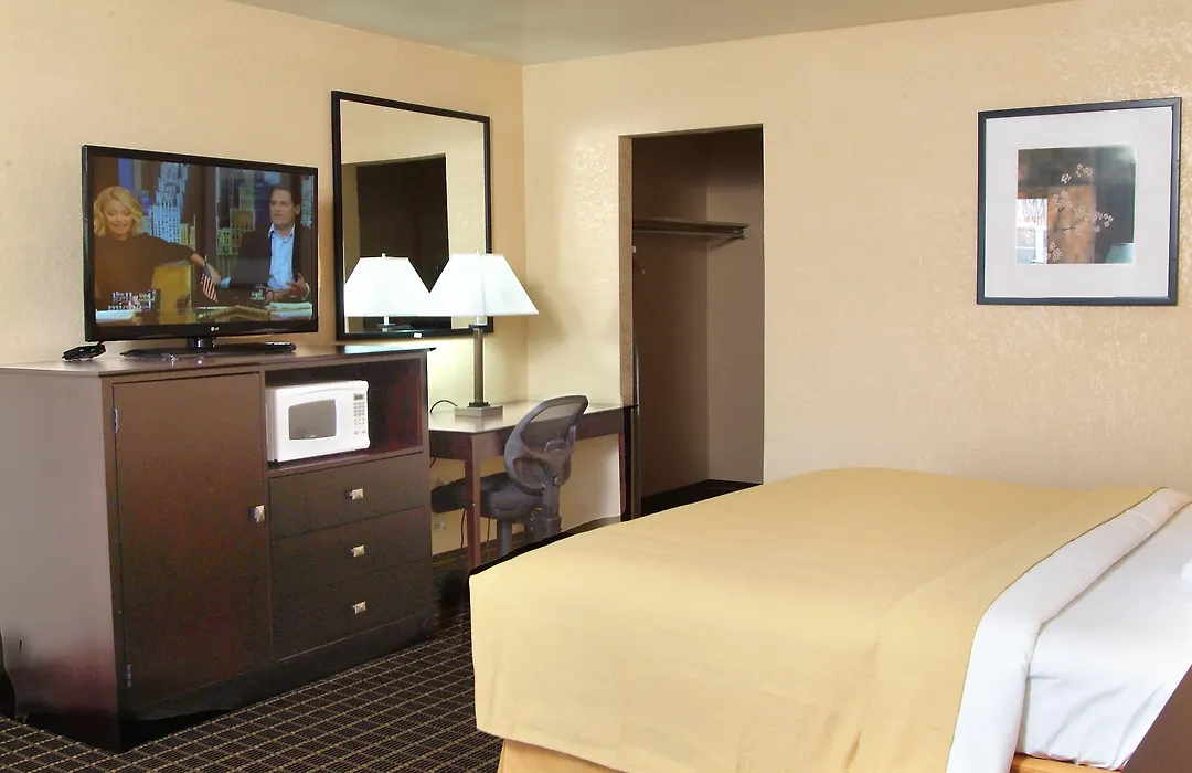 Quality Inn & Suites Big Rapids Near University-1