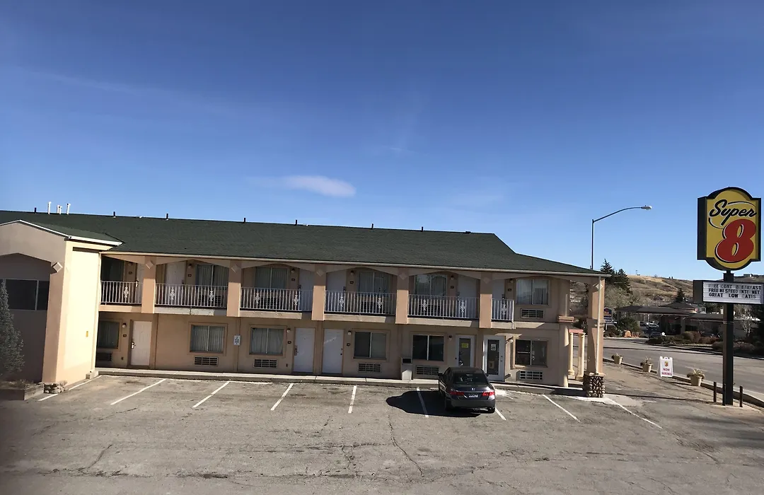 Super 8 By Wyndham Evanston-1