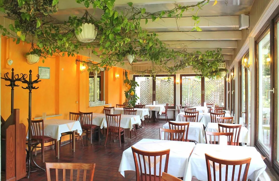 Hotel Und Restaurant Eurohof-1