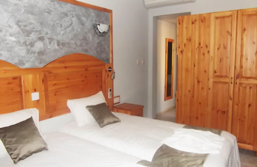 Alexandra Hotel-1