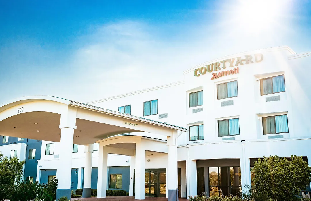 Courtyard By Marriott Kingston-1