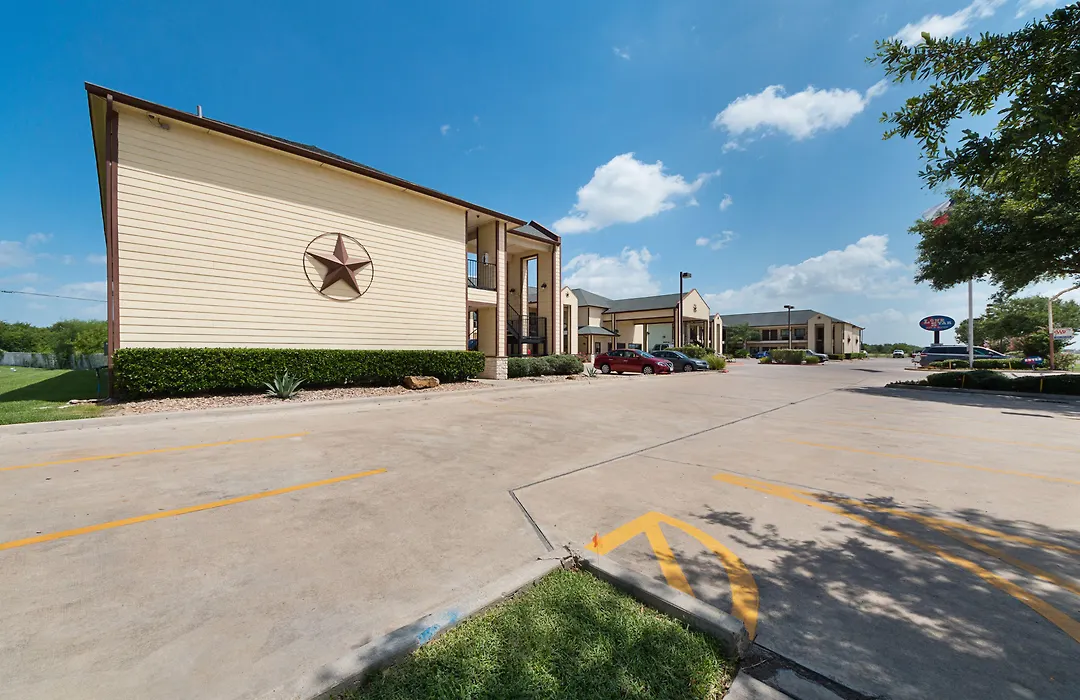 Quality Inn & Suites Victoria South-1