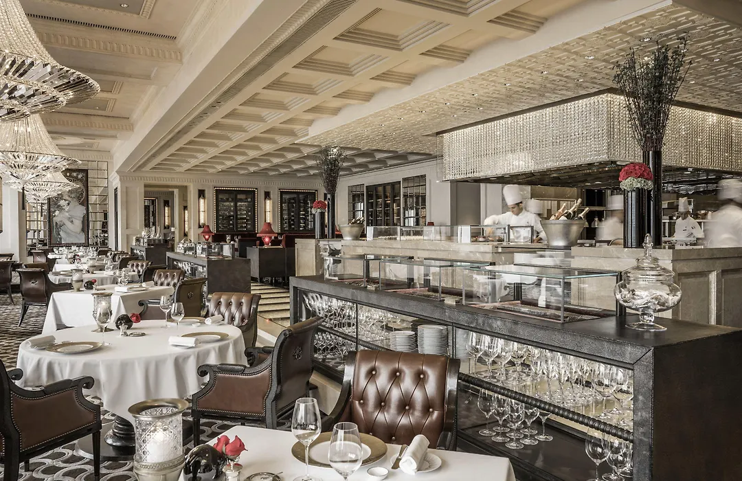 Four Seasons Hotel Hong Kong-1