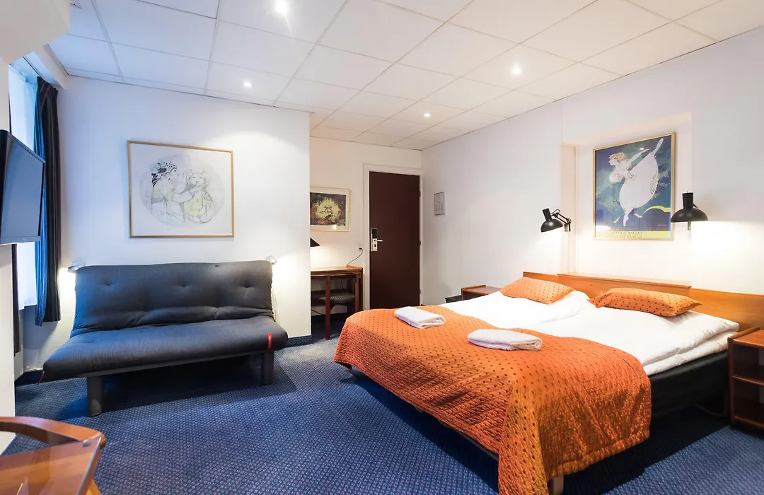 Go Hotel Saga-1