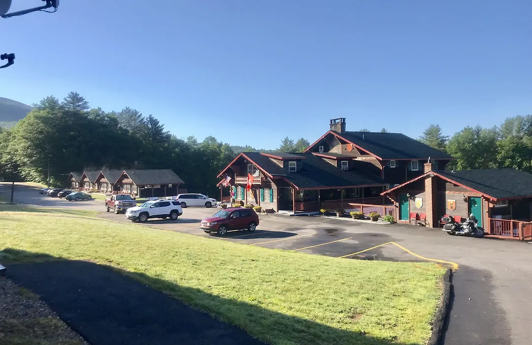 Swiss Chalets Village Inn-1
