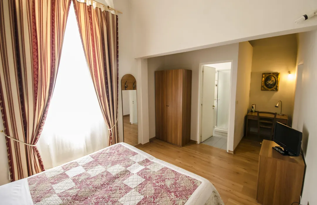 Hotel Iris-1
