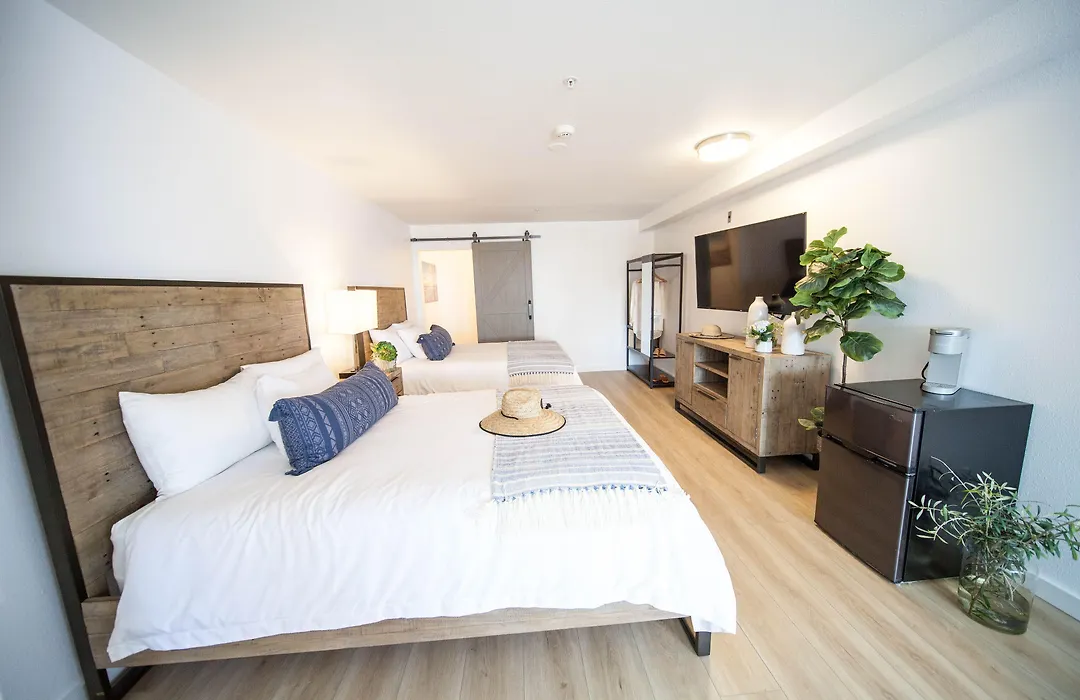The Surfbreak Hotel-1