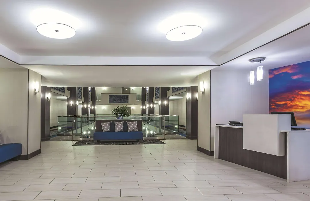 La Quinta Inn & Suites By Wyndham Covington-1