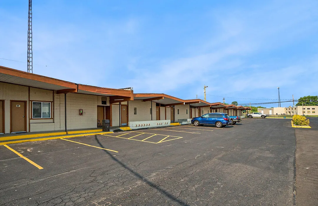Great Lakes Inn & Suites-1