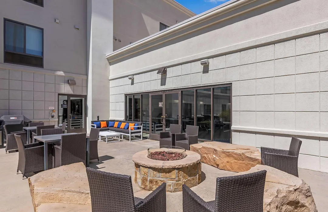 Hampton Inn & Suites Greeley-1