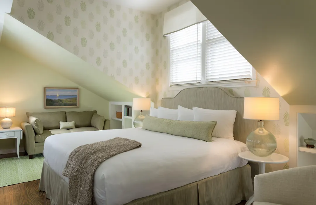 Brass Lantern Inn-1
