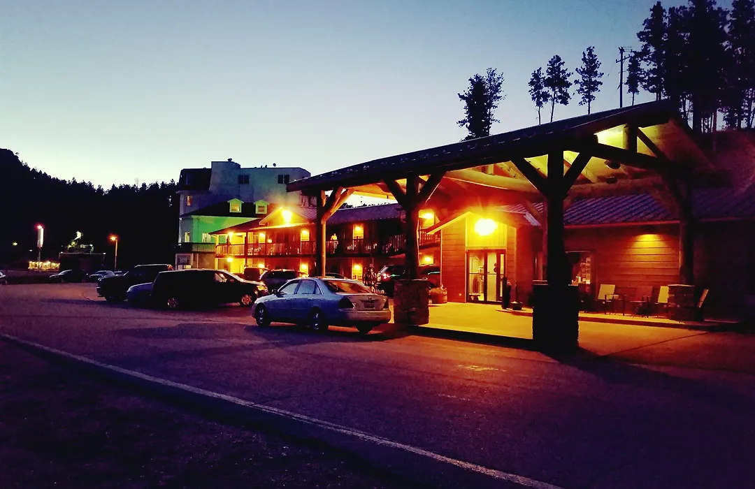 Rushmore Express & Suites-1