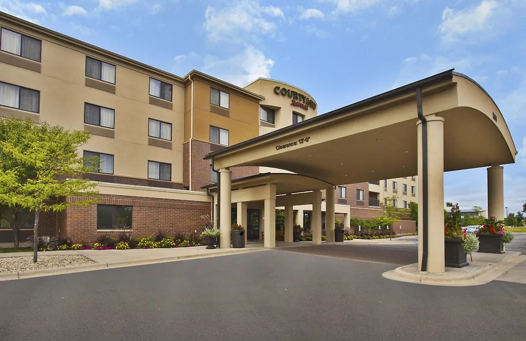 Courtyard By Marriott Madison West / Middleton-1
