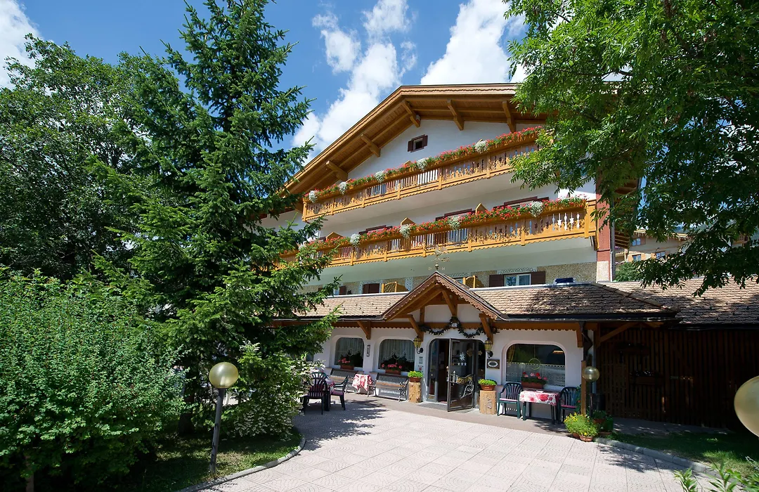 Hotel Cristallo-1