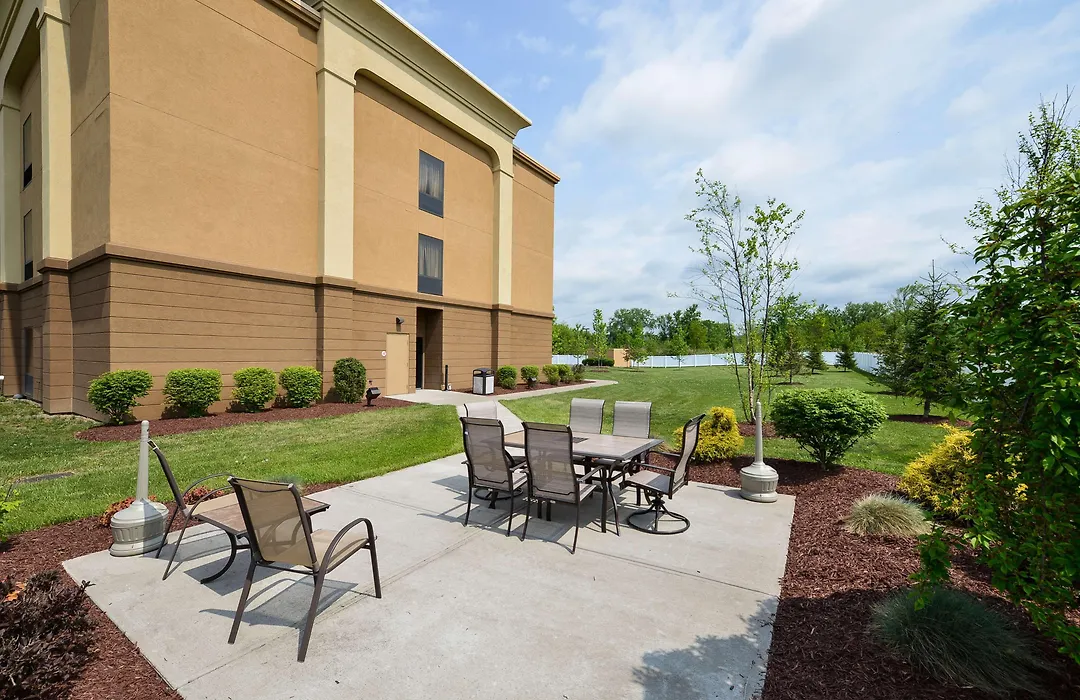 Hampton Inn Utica-1