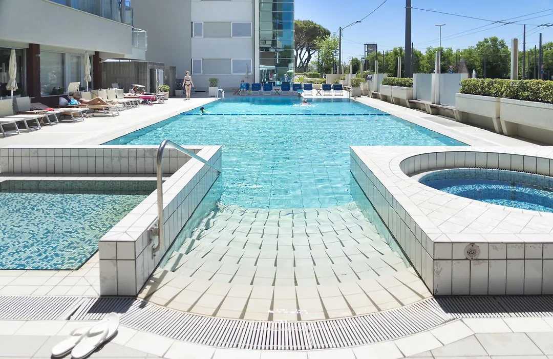 Hotel Ascot & Spa-1