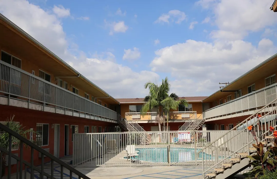 Chateau Inn & Suites-1