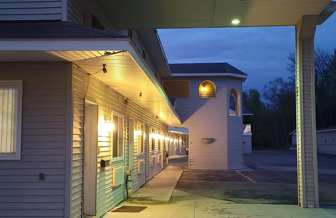 Mackinaw Budget Inn-1