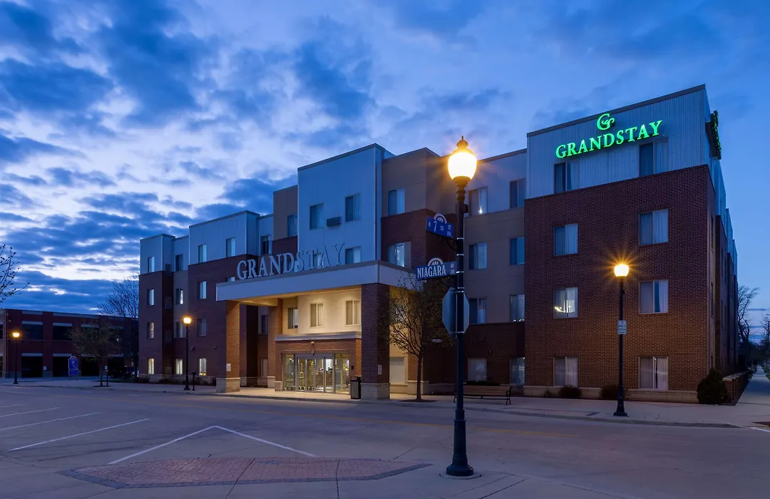 Grandstay Hotel & Suites Downtown Sheboygan-1
