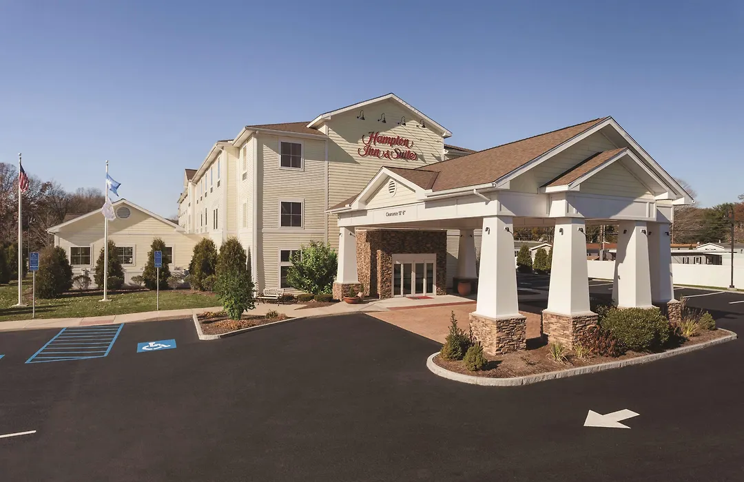 Hampton Inn & Suites Mystic-1